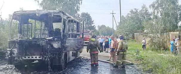 В Братске загорелся дачный автобус с пассажирами В Братске загорелся дачный автобус с пассажирами