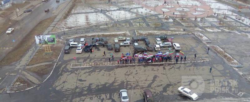 В Братске перед зданием мэрии автомобили выстроились, собрав слово из 5 букв (ФОТО) В Братске перед зданием мэрии автомобили выстроились, собрав слово из 5 букв (ФОТО)