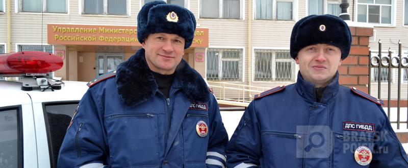 Полицейские Братска помогли замерзающему пенсионеру Полицейские Братска помогли замерзающему пенсионеру