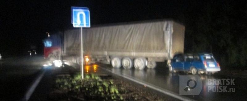 В Братске на трассе «Вилюй» автомобиль ВАЗ врезался в грузовик В Братске на трассе «Вилюй» автомобиль ВАЗ врезался в грузовик
