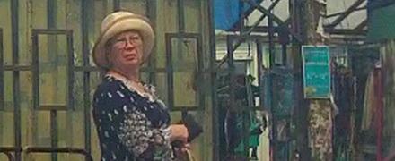 Устанавливается личность женщины, которая подозревается в краже Устанавливается личность женщины, которая подозревается в краже