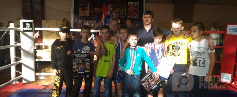 Три золота и серебро завоевали братские спортсмены на турнире по тайскому боксу Три золота и серебро завоевали братские спортсмены на турнире по тайскому боксу
