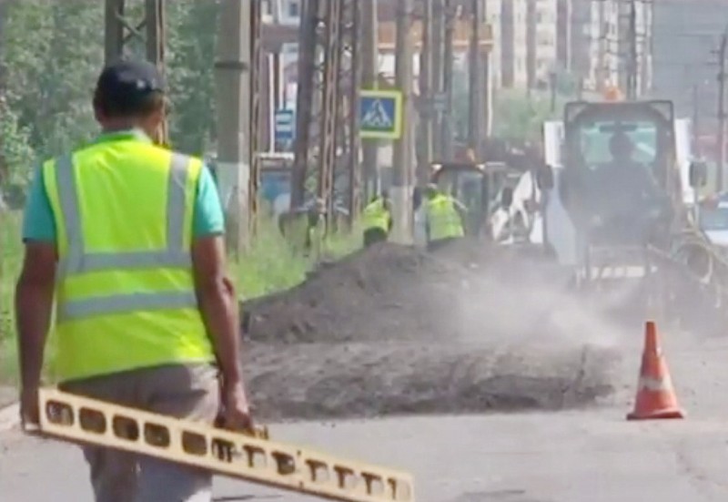 В Братске начали замену асфальта на улице Гагарина В Братске начали замену асфальта на улице Гагарина
