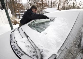 Инструкция как быстро и безопасно очистить автомобиль ото льда