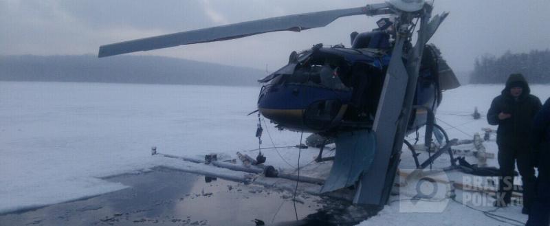 В Братском районе возобновляют поиски пассажира, разбившегося вертолета