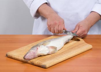 Инструкция от шеф-повара, как правильно разделать рыбу
