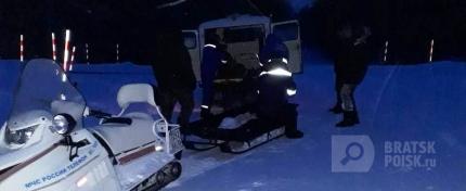 В Братском районе у горы Монастырской спасены рыбаки, застрявшие в снегу