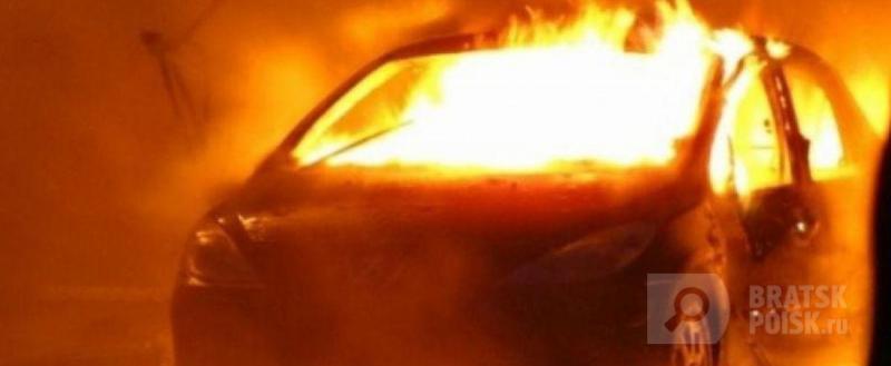 В Братске на дороге сгорела иномарка