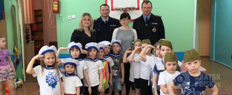 «Веселые старты» и автомат Калашникова: полиция Братска проводит месячник патриотического воспитания дошколят