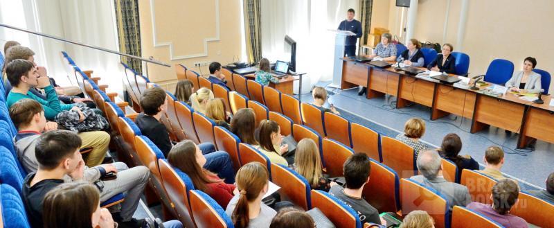 «Илим» провел День карьеры в Братске «Илим» провел День карьеры в Братске