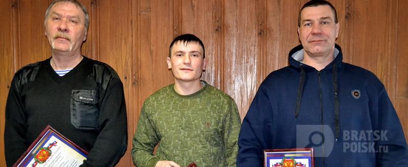 Полиция отблагодарила братчанина, который помог задержать налетчика Полиция отблагодарила братчанина, который помог задержать налетчика
