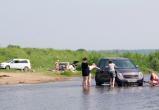 В России в несколько раз увеличат штрафы за мойку машин на берегах водоемов