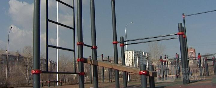 Резиновое покрытие на новых спортивных площадках придется переделывать Резиновое покрытие на новых спортивных площадках придется переделывать