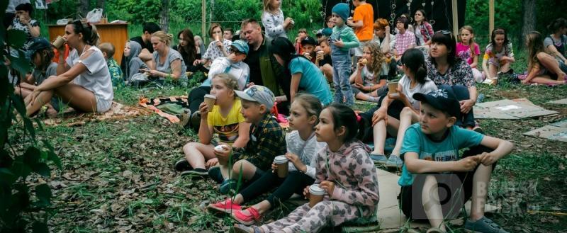 Жителей Падунского района приглашают в "Кинотеатр на траве" Жителей Падунского района приглашают в "Кинотеатр на траве"