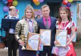 Две школьницы из села Александровка Братского района получили награды от МЧС России Две школьницы из села Александровка Братского района получили награды от МЧС России