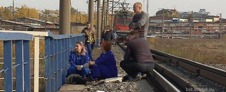 В Братске под поезд попали два ребенка. Один из них погиб (ВИДЕО) В Братске под поезд попали два ребенка. Один из них погиб (ВИДЕО)