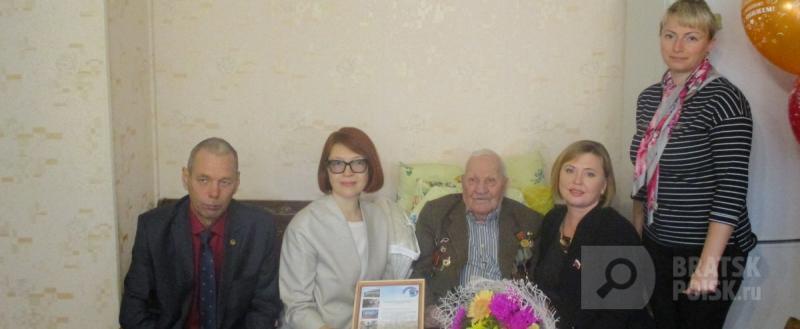 В Братске чествовали 100-летнего ветерана войны В Братске чествовали 100-летнего ветерана войны