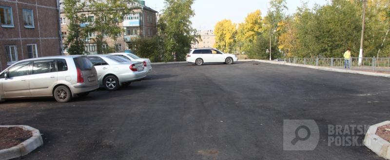 Водителей, которые ставят свои автомобили на газоне будут штрафовать Водителей, которые ставят свои автомобили на газоне будут штрафовать