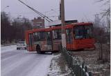 Гололед спровоцировал ДТП с троллейбусом в Братске Гололед спровоцировал ДТП с троллейбусом в Братске