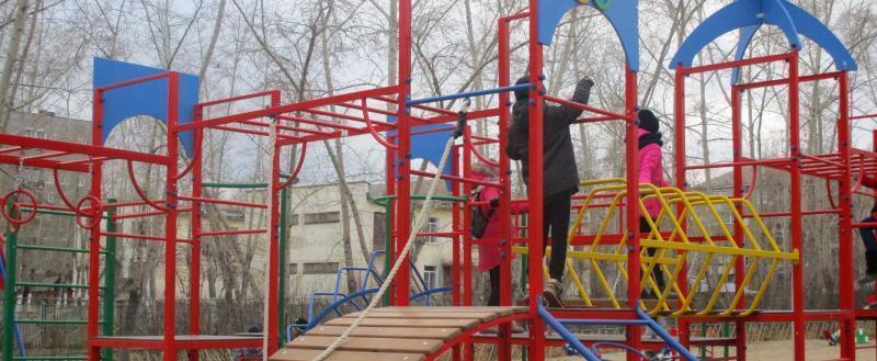 Депутаты продолжат благоустройство парка в 10 мкрн Депутаты продолжат благоустройство парка в 10 мкрн