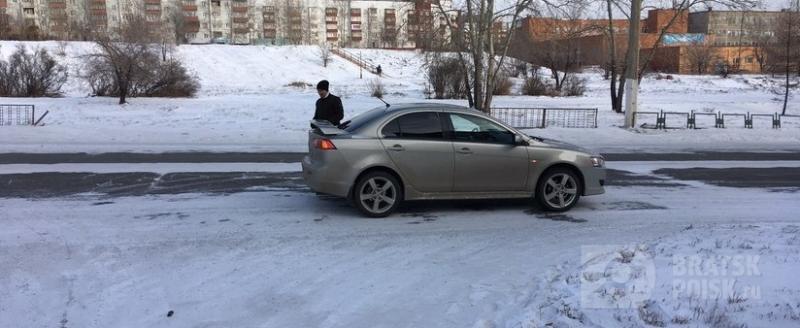 В Братске под колеса автомобиля попал 14-летний школьник В Братске под колеса автомобиля попал 14-летний школьник