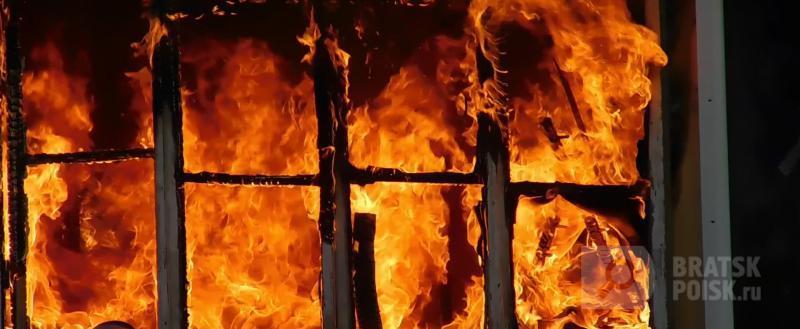 В Братском районе во время пожара погибли 24-х летняя женщина и двое детей  