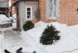 В Братске мужчина упал с крыши, пытаясь очистить ее от снега (ФОТО)